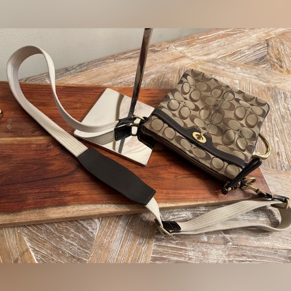 Coach Turn-lock - Picture 9 of 16